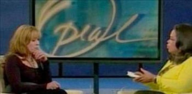 Konuk olduğu The Oprah Winfrey Show"da yaşadıklarını anlatan Mackenzie Phillips, babasının kendisine nasıl uyuşturucu kullanılacağını ve kokain enjekte edileceğini öğrettiğini de sözlerine ekledi.