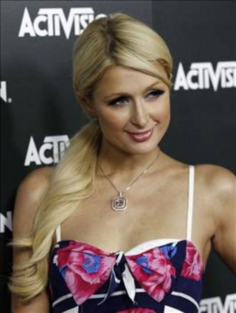 PARIS HILTON -  - Sevgilisi Rick Solomon'a, fantazi olsun diye sevişmelerini videoya almasına izin veren Paris Hilton'un başı, olay sonrasında çok ağrımıştı. Çünkü Solomon, Paris'in kendisinden ayrılmasının ardından bu görüntüleri internet yoluyla dağıtmıştı.