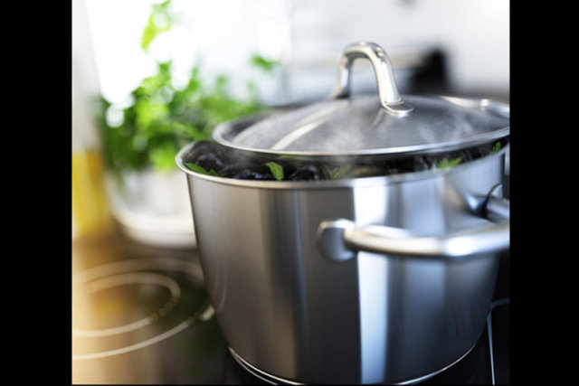 Yansıyan ışıklar ve gölgeler sizi yanıltmasın. Ustaca çizilmiş bir 3 boyutlu bir grafiğe bakıyorsunuz.