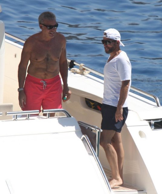 GARY LACHMAN, NEZİH BARUT 