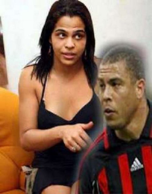 5 -Brezilya'nın fenomen golcüsü Ronaldo, kız arkadaşını evine bıraktıktan sonra birkaç fahişeyle birlikte otel odasına dönmüştü.