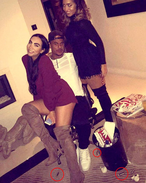 Agbonlahor'un otel odasına kullandığı azot oksitli gülme gazı kan basıncı kaybı ve kalp krizine yol açabiliyor. Başarılı futbolcu geçtiğimiz haftalarda nargile içerken çekilen görüntüleri nedeniyle kadro dışı bırakılmıştı.