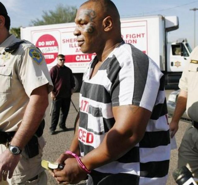 15 - Demir lakaplı eski ünlü boksör Mike Tyson İndianapolis'te otel odasında 18 yaşındaki Desiree Washinghton isimli bir genç kıza tecavüz etmekten tutuklandı.