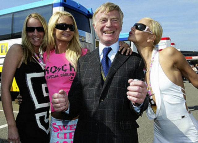 17 - Uluslararası Otomobil Sporları Federasyonu Başkanı Max Mosley'nin 5 hayat kadını ile Nazi Fetişizmini andıran kırbaçlı kemerli görüntüleri yayınlanmıştı.