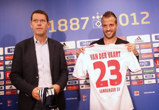 Alman ekibi Hamburg, eski yıldızı Van der Vaart'ı Tottenham'dan 13 milyon Euro'ya kadrosuna kattı.