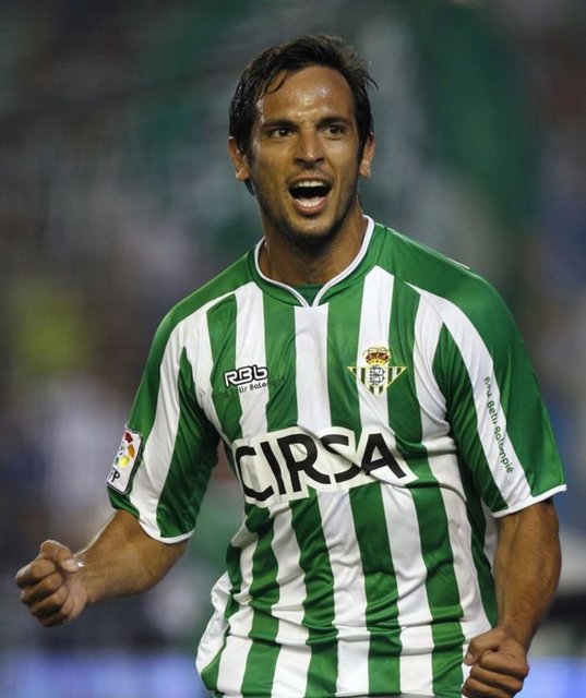 Yeni sezonda Şampiyonlar Ligi'nde mücadele edecek olan İspanyol ekibi Malaga, kadrosunu Paragualyı golcü Roque Santa Cruz ve Arjantinli yıldız Javier Saviola ile güçlendirdi.