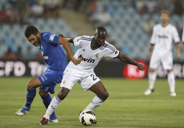 Bir dönem F.Bahçe ve G.Saray'ın da gündeminde olan Real Madrid'li Lass Diarra, Rusya ekibi Anzhi Makhackala ile anlaştı. Fransız futbolcunun önümüzdeki günlerde resmi sözleşmeye imza atacağı öğrenildi.