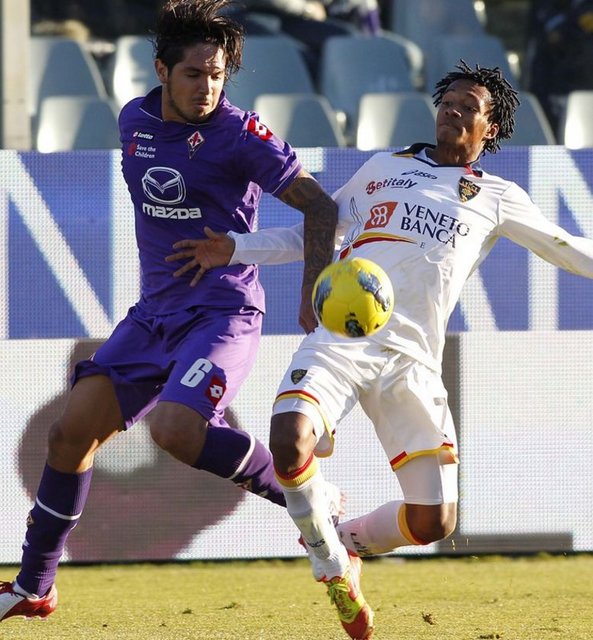 İtalya Serie A ekiplerinden Genoa, Fiorentina oyuncusu Juan Vargas'ı renklerine bağladı.