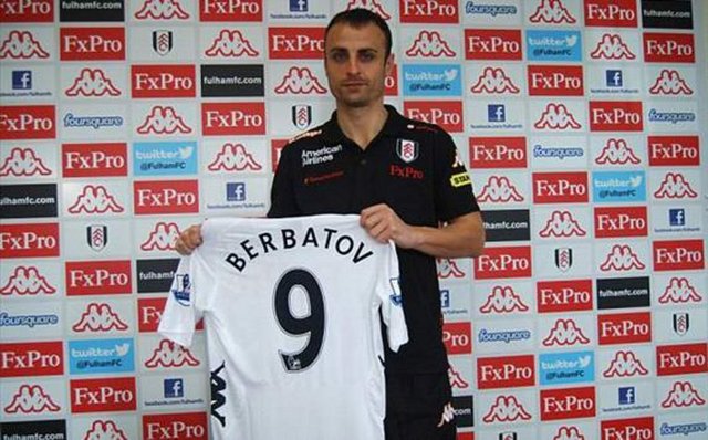 Bulgar yıldız Dimitar Berbatov, M.United'den bir diğer Premier Lig ekibi Fulham'a transfer oldu. Siyah-Beyazlı ekip, Lyon'un sol kanat oyuncusu Michel - Bastos'u da 7 milyon Euro'ya kadrosuna kattı.