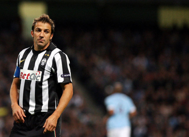 Juventus'ta süren 20 yıllık kariyerine son noktayı koyan İtalyan futbol efsanesi Alessandro Del Piero, Avustralya ekibi FC Sydney ile anlaştı. 37 yaşındaki yıldız, Juve'de 513 maçta sahaya çıkmıştı.