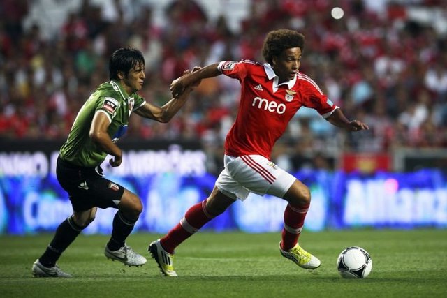 Rusya Ligi ekiplerinden Zenit St Petersburg, Benfica'nın Yıldız oyuncusu Axel Witsel'i kadrosuna kattı.