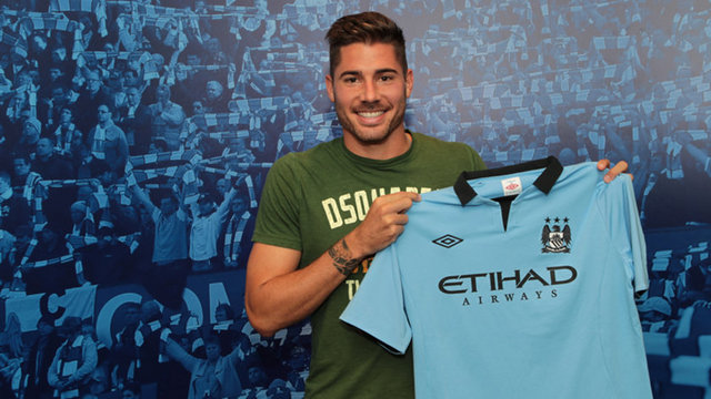 Manchester City, Benfica'dan Javi Garcia'yı kadrosuna kattığını açıkladı.