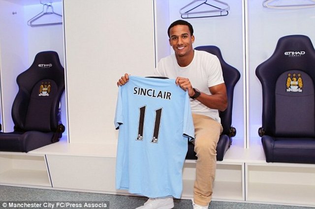Manchester City, uzun süredir peşinde oludğu Sott Sinclair'in transferini resmen açıkladı. Bu transfer için Swansea'ya 8 mliyon Pound ödendi.