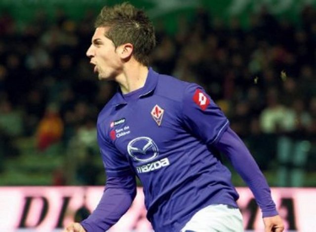 Premier Lig şampiyonu Manchester City, Fiorentina'nın Sırp defans oyuncusu Matija Nastasic'i kadrosuna kattı.