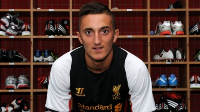 Bundesliga takımlarından Bayer Leverkusen'de oynayan Türk futbolcu Samed Yeşil, İngiltere Premier League takımlarından Liverpool'a transfer oldu.