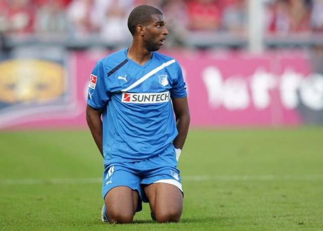 Hoffenheim tarafından serbest bırakılan Ryahn Babel, ülkesine dönerek Ajax ile sözleşme imzaladı.