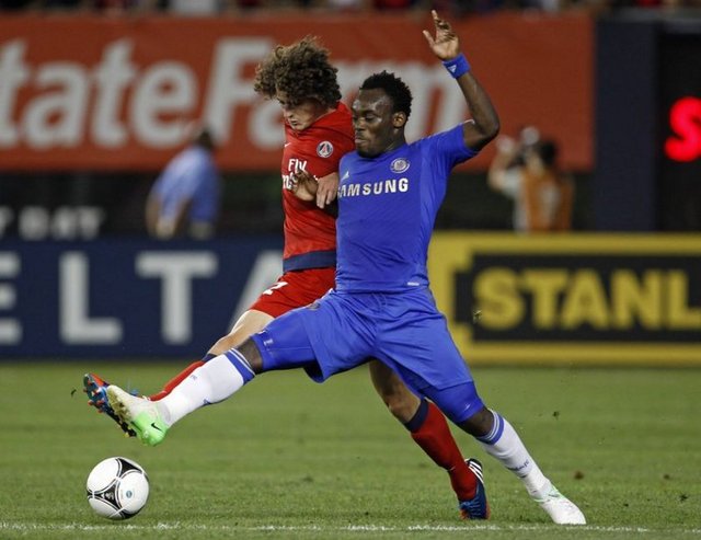 Chelsea kulübü resmi sitesinden Essien'in Real Madrid'e transfer olduğunu duyurdu.