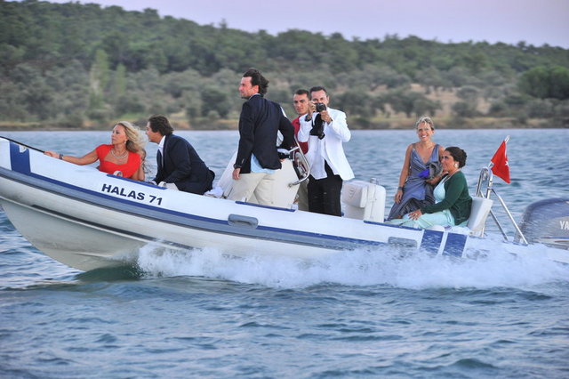 ZEYNEP ÇARMIKLI, FUAT PAMUKÇU, UZAY KOZAK, OSMAN ÇARMIKLI, SELİN KOZAK, EKİN PAMUKÇU 