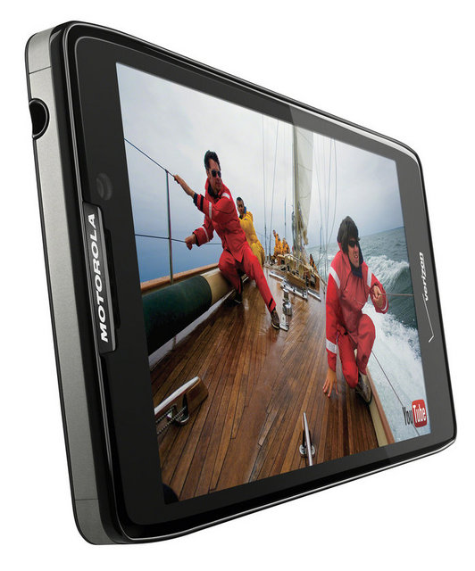 -  - 5 - Motorola Droid Razr Maxx HD: Geçtiğimiz yıl Google tarafından satınalınan Motorola'nın yeni telefonu Droid RAZR Maxx HD'nin 1280 x 720 piksel çzönürülüğünde ve 4.7 inç büyüklüğünde Super AMOLED ekranı bulunuyor.