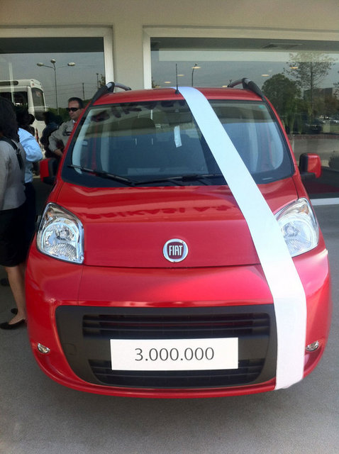 Tofaş'ın üretim bandından çıkan 3 milyonuncu aracı