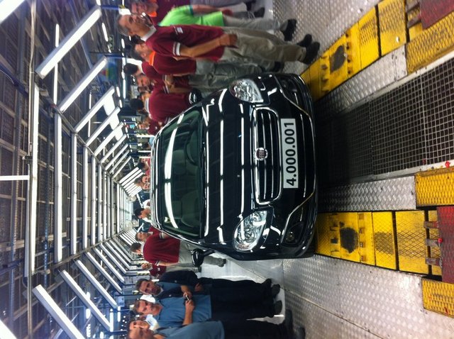 Tofaş'ın üretim bandından çıkan 4 milyonuncu aracı