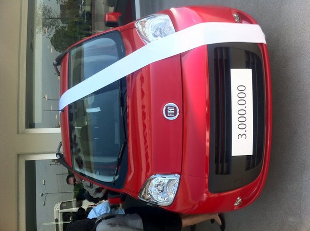 Tofaş'ın üretim bandından çıkan 3 milyonuncu aracı