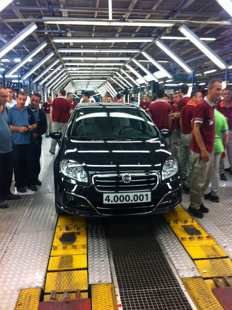 Tofaş'ın üretim bandından çıkan 4 milyonuncu aracı