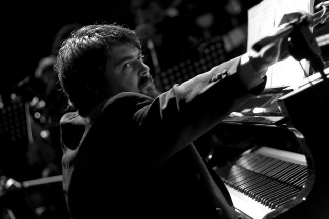 14 Eylül Cuma, Nardis Jazz Club'da; saat 22.30'da, Önder Focan ve Tuluğ Tırpan Project. Giriş: 35 TL. Tel: (212 244 63 27)