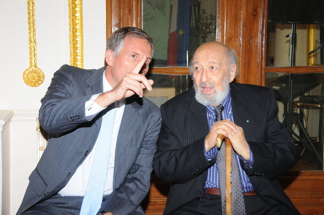 LAURENT BİLİ, ARA GÜLER
