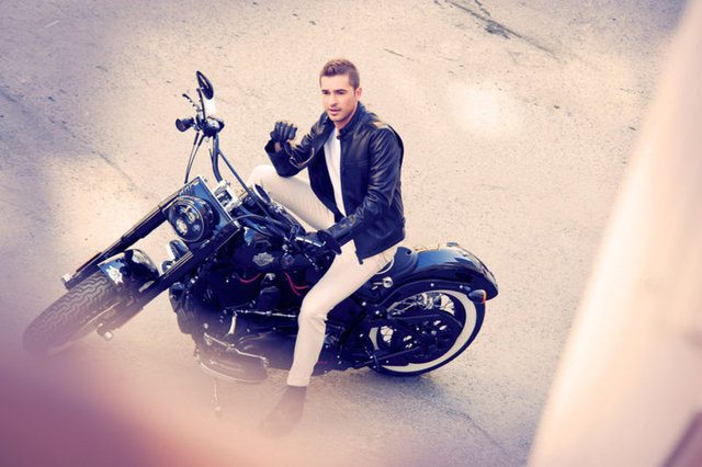 ENGİN DÜKKAN ALDI Engin Altan Düzyatan parasını dükkâna yatırdı.Beyoğlu'nda 2 dükkan satın aldı ve dükkânları alır almaz neredeyse parasını ikiye katladı.İzmir'den de daire alan oyuncunun bir sonraki hedefi oturduğu lüks sitedeki villayı satın almak