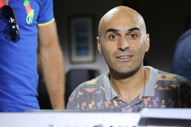 Ünlü sanatçı Balıkesir'in Erdek İlçesi'nde üç yıldır ceviz yetiştiriciliği yaptığını açıkladı. Kul'a ne kadar arazisi olduğu sorulunca, "Söylemeyeyim nazar değer. Kurur diye korkuyorum" dedi.