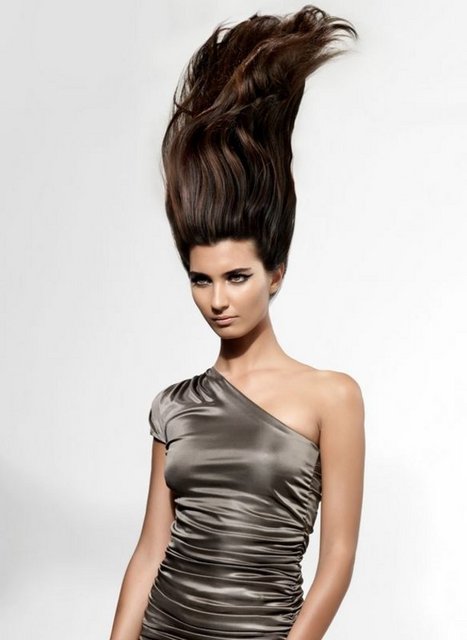 Ünlü oyuncu, dizi ve sinema filminden kazandığı tüm gelirini Baykon Endüstriyel Tartım Sistemleri ve İstron Elektronik Teknolojileri adlı iki farklı şirkete yatırdı.