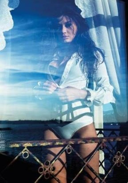 Paramparça dizisiyle reyting rekorları kıran Yeşilçay'ın geçtiğimiz günlerde Ortaköy'de oturduğu binadaki komşularından şikayetçi olduğu da ortaya çıkmıştı.