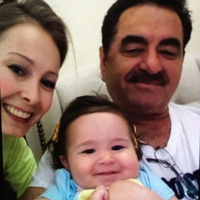 Tatlıses Lahmacun adlı yeni restoran zinciri kuran ünlü türkücü, bu markayı da kızı Elif Ada'nın annesi eski eşi Ayşegül Yıldız'a emanet etti.