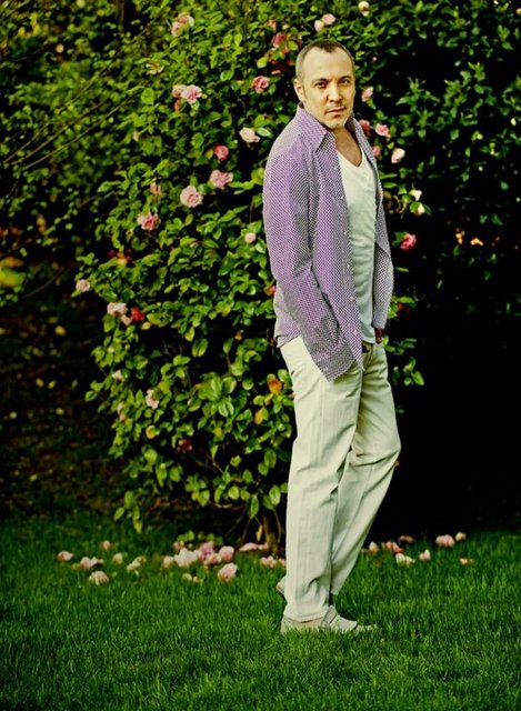 My Pavyon adlı gece kulübünün sahibi.