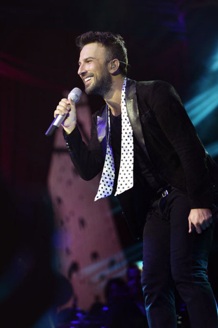 HAYIRLI EVLAT TARKAN  Tarkan annesini emlak zengini yaptı.