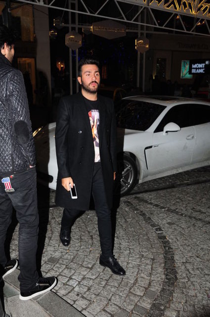 AİLESİ ENGİNCAN'I YALNIZ BIRAKMADI Sibel Can ve Hakan Ural'ın oğlu Engincan Ural, geçen hafta Miami Üniversitesi Yatırım Danışmanlığı Bölümü'nden mezun oldu.