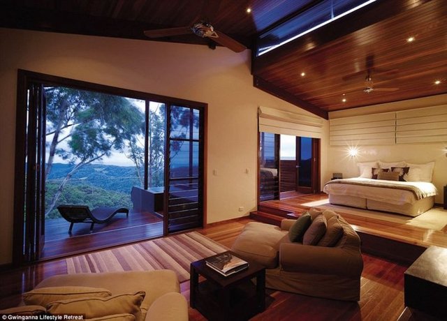 Hugh Jackman : Oyuncu, ülkesinde bir dağ oteli ve spa merkezine sahip. Geceleme 3 bin dolar.