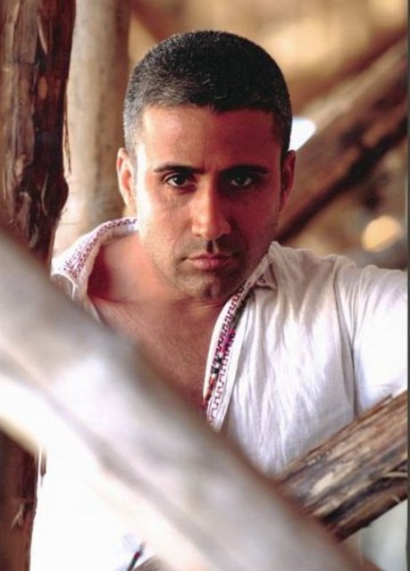 Büyük kazanç elde eden sanatçı, elde ettiği kârın tamamını bu kez Facebook'a yatırıyor...