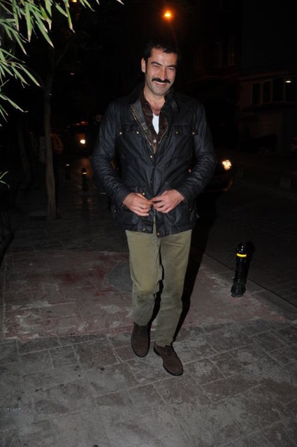 İmirzalıoğlu, Defne adını verdiği Apart Otel'in sokağında 400 bin TL'ye aldığı harebe dört katlı ofisi restora ettikten sonra kar amaçlı satışa çıkarıyor.