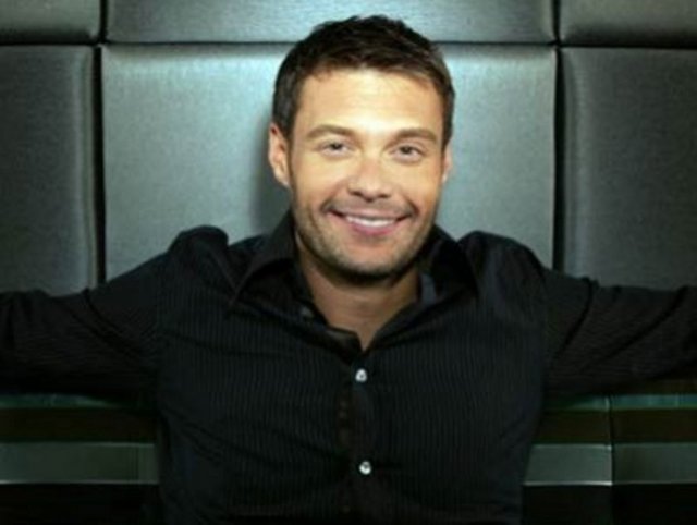 11.American Idol şovunun yıldızı Ryan Seacrest, her yıl 5 milyon dolar yükselmek üzere kanalıyla yıllık 15 milyon dolara sözleşme imzaladı.
