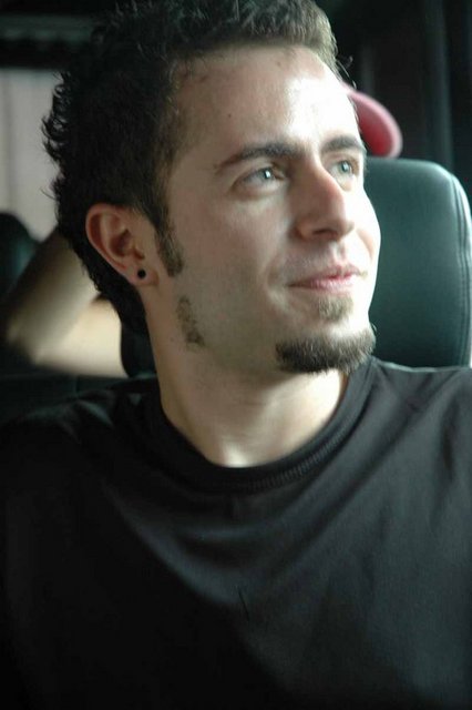 21 Eylül Cuma, İstanbul Jolly Joker'de; saat 22.00'den sonra Emre Aydın. Giriş: 45 TL. Tel: (212 249 07 49)