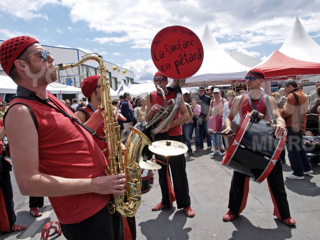 21 Eylül Cuma, İstanbul Bronx'ta; saat 23.00'te, hip-pop, caz, reggae, dub ve elektro sound'larını inanılmaz bir performansla harmanlayıp, görsel bir eğlenceye ve gösteriye dönüştüren La Fanfare En Petard. Giriş: 34 TL. Tel: (212 293 53 98)
