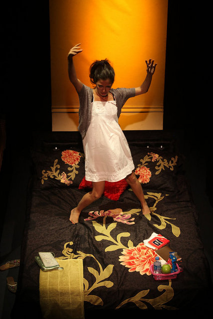 21 Eylül Cuma, Tiyatro Kedi Şişli Black Out Sahnesi'nde; saat 20.30'da, Lucy Kirkwood'un yazdığı, Mehmet Ergen'in yönettiği, Esra Bezen Bilgin ve Güliz Gençoğlu'nun oynadığı "Önce Bir Boşluk Oldu Kalp Gidince, Ama Şimdi İyi". Tel: (212 233 12 05)