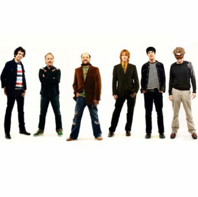 The Apples In Stereo / "Avril En Mai"