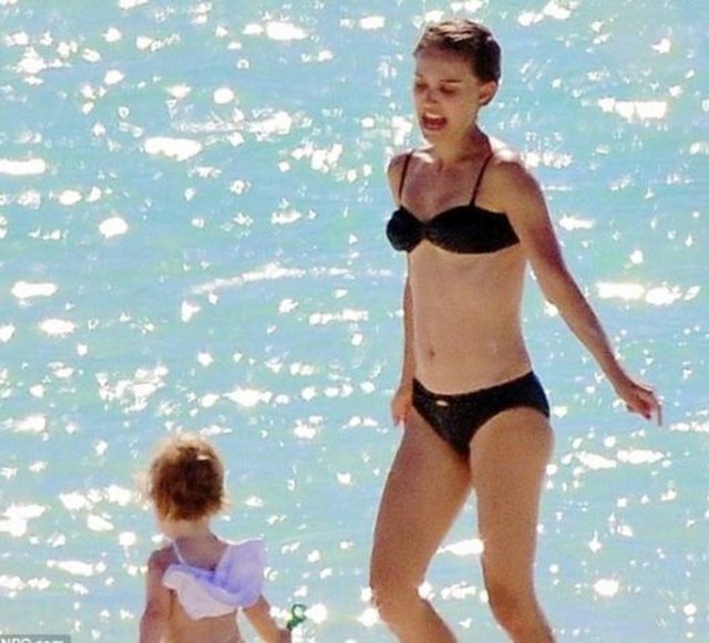 Gözlerden uzak bir şekilde evlenen Natayie Portman ve Benjamin Millepied balayına çıkarken oğulları Alef'i de yanlarına aldı. -
