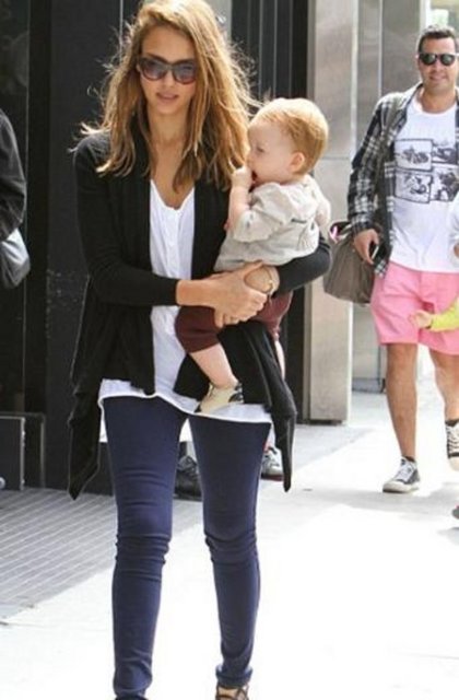 Oyuncu Jessica Alba da genellikle kızları Honor ve Haven'ı yanından ayırmıyor. -