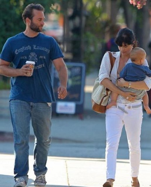 Oyuncu Selma Blair, 13 aylık oğlunun azizliğine uğradı.