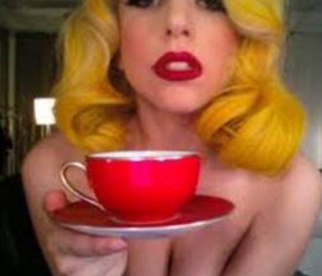 Gösteri dünyasının en çılgın ünlüsü Lady Gaga da bu kendi fotoğrafını çekme akımından geri kalmadı.