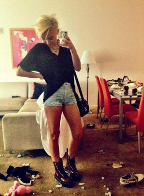 Cyrus ve dağınık odası..